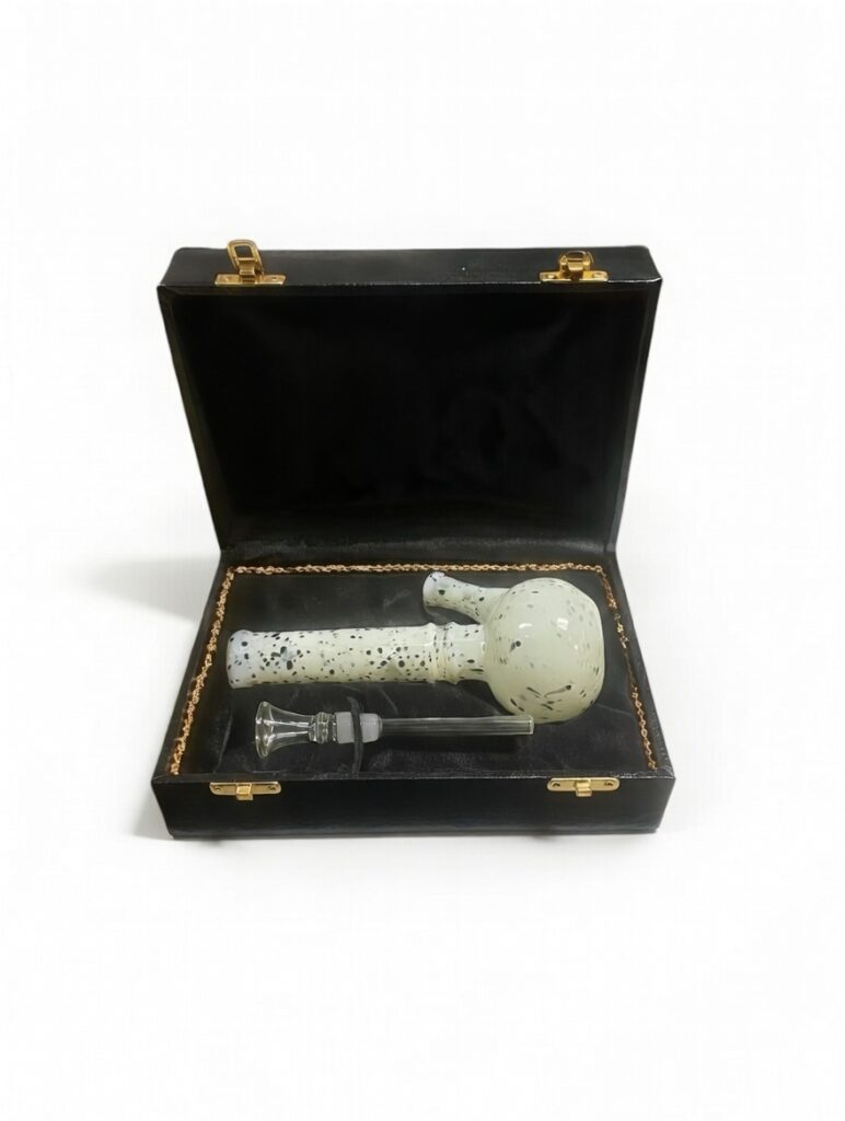 Stiklinė vandens pypkė „White Patterns“ su dovanų dėžute – 18 cm