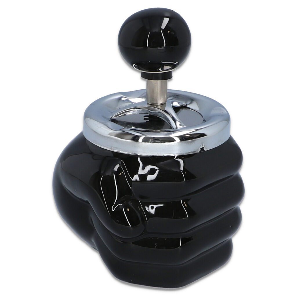 pelenine-juodas-kumstis